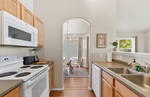 Bozeman House | Fantastic! Immaculate 2BR, 1BA house, garage, open space
