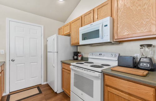 Bozeman House | Fantastic! Immaculate 2BR, 1BA house, garage, open space