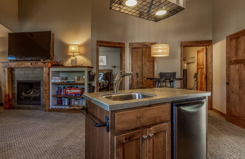 River West House | Fantastic location, spacious and beautiful, perfect for groups, hot tub, dog ok