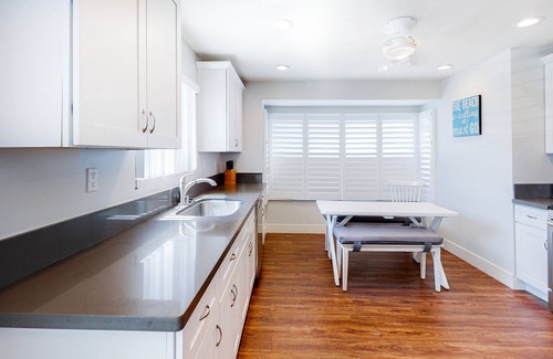 South Oceanside House | Fantastic Oceanside Condo Across Street From Beach w/Free WiFi & Private W/D