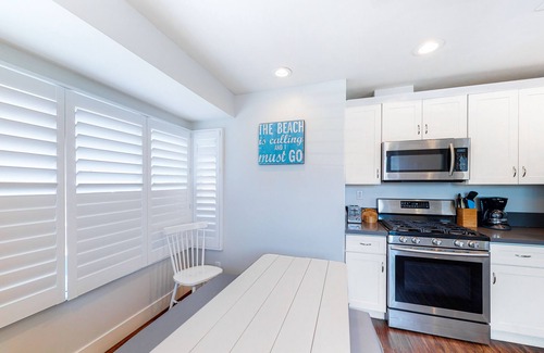 South Oceanside House | Fantastic Oceanside Condo Across Street From Beach w/Free WiFi & Private W/D