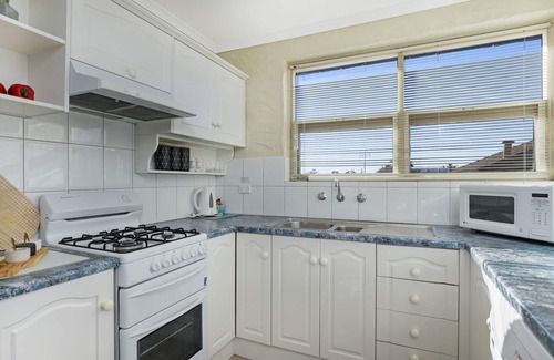 Glenelg North Apartment | Fantastic Riverview Balcony 2Bdrm | Glenelg North