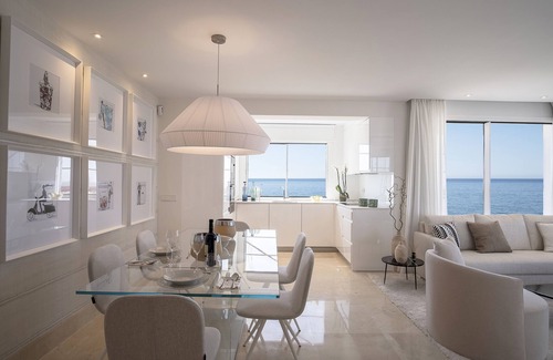 Estepona Apartment | FANTASTIC SEA FRONT APARTMENT