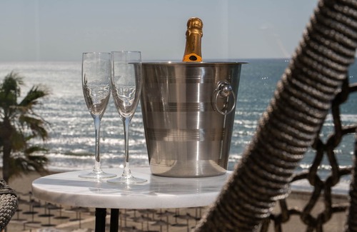 Estepona Apartment | FANTASTIC SEA FRONT APARTMENT