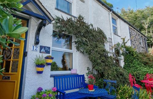 Penmaenmawr House | Fantastic sea views at Century's old Alma's Cottage - Sleeps up to 8 guests