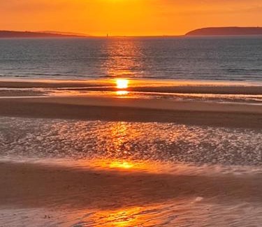 Penmaenmawr House | Fantastic sea views at Century's old Alma's Cottage - Sleeps up to 8 guests