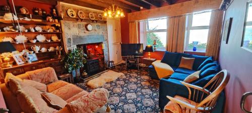 Penmaenmawr House | Fantastic sea views at Century's old Alma's Cottage - Sleeps up to 8 guests