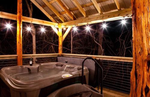 Equality House | Fantastic Treehouse with Fire Pit and Hot-tub in Herod, Illinois