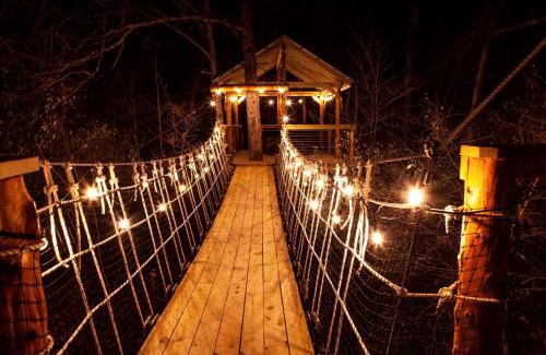 Equality House | Fantastic Treehouse with Fire Pit and Hot-tub in Herod, Illinois