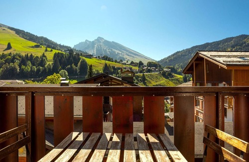 La Clusaz Apartment | Fantastic View and Garage in the Village Heart