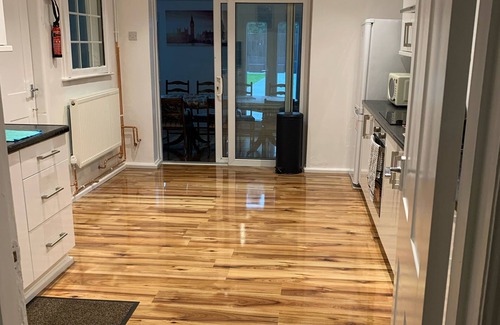 Bournemouth House | Fantastic Villa Bournemouth - Spa, parking, large garden