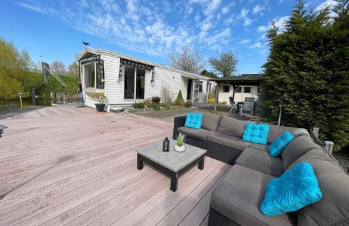 Ooltgensplaat House | Fantastic Villa in Ooltgensplaat With Jetty