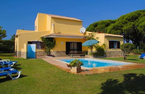 Almancil Villa | Fantastic Villa w/Large Garden&Private Pool in 3acre Farm-near Quinta do Lago