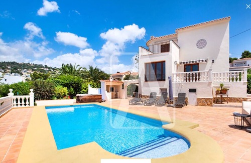 Urbanitzacio la Fustera House | Fantastic villa with sea views, lots of peace and quiet, large pool, close to the beach
