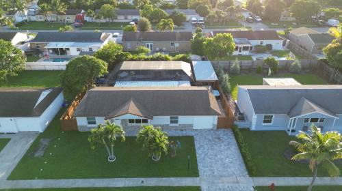 Lake Worth Corridor Villa | Fantasy Resort OMG PoolWaterfall outdoorKitchn Gym