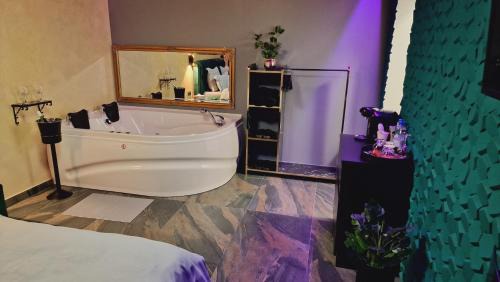 Lupeni Apartment | Fantasy Room