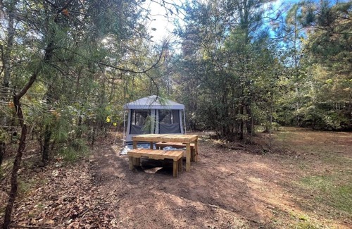 Tallahassee RV Rental | Farm Buckbeak2 Tent/ScreenRoom