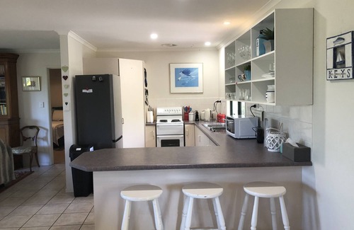 Bay Of Shoals House | Farm Home * + Air Con * Free WIFI * Beautiful Bush Views * Wildlife