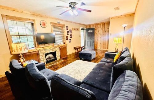 Corsicana House | Farm House Vacation Rental- In the heart of nature