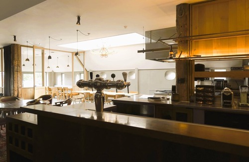 Woudsend House | Farm in Woudsend, Friesland, with bar and jetty