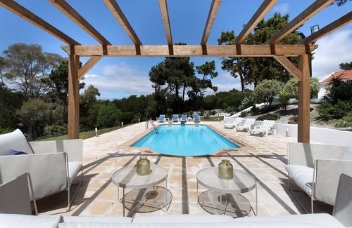 Charneca de Caparica e Sobreda Villa | Farm on the beach, sea view 2 steps from Lisbon
