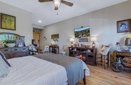 Stanardsville Hotel | Farmer`s Market Rm. 102
