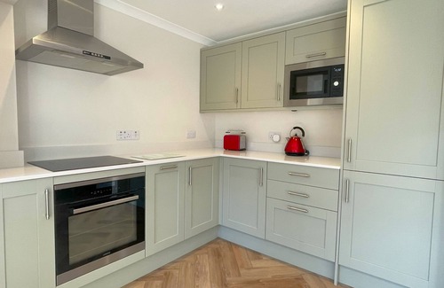 Keswick Cottage | Farmer's Retreat - sleeps 4 guests in 3 bedrooms
