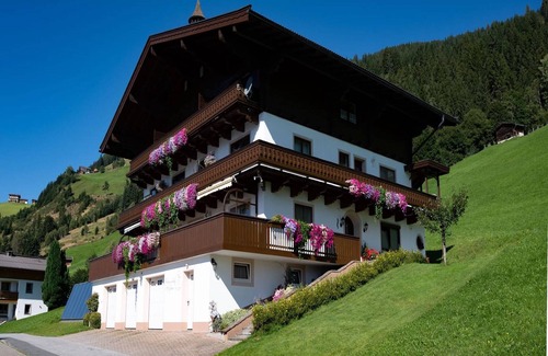 Schonbach Apartment | Farmhouse in Hollersbach near Ski Slopes