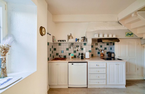 Saint-Guenole Ski Chalet | Farmhouse 750m from the port of Saint Guénolé