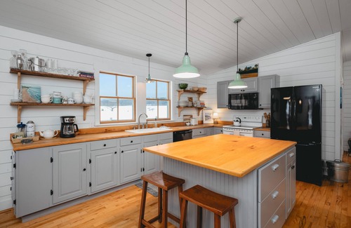 Cedar Other | Farmhouse Cottage In The Heart Of The Sleeping Bear Dunes