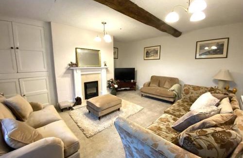 Oswestry House | Farmhouse Cottage set in beautiful countryside