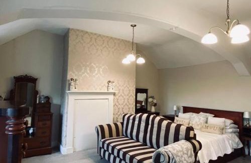 Oswestry House | Farmhouse Cottage set in beautiful countryside