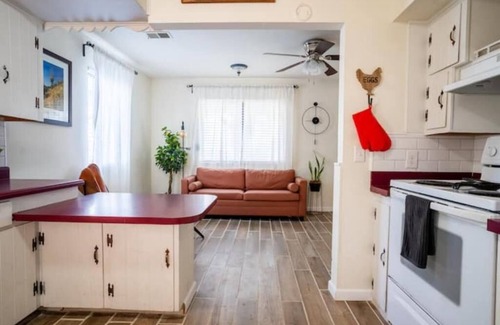 Avondale Cottage | Farmhouse Escape w/Mountain Views