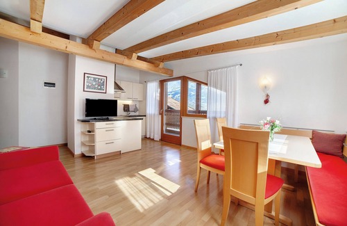 Lagundo Other | Farmhouse 'Fröhlichhof Wohnung Panorama' with Mountain View, Shared Pool and Wi-Fi
