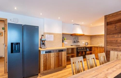 Bramberg am Wildkogel House | Farmhouse in Bramberg with Natural Pond