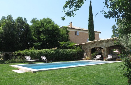 Valensole House | farmhouse in clos de la tuilerie