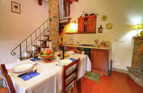 Cortona Other | Farmhouse in Cortona