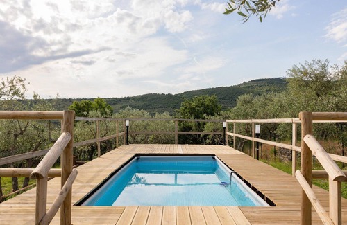 San Pietro a Cegliolo House | Farmhouse in Cortona with Scenic Pool Views
