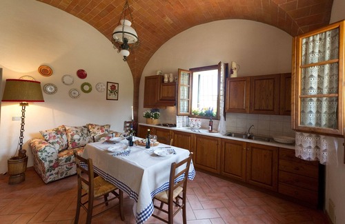 Gambassi Terme House | Farmhouse in Tuscany With Pool & Wine Tasting