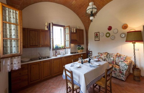 Gambassi Terme House | Farmhouse in Tuscany With Pool & Wine Tasting