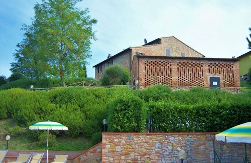Gambassi Terme House | Farmhouse in Tuscany With Pool & Wine Tasting