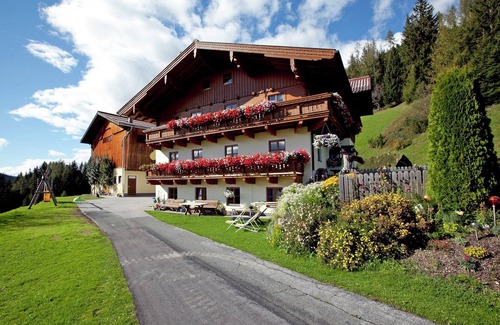 Wagrain Apartment | Farmhouse in Wagrain near Ski Slopes