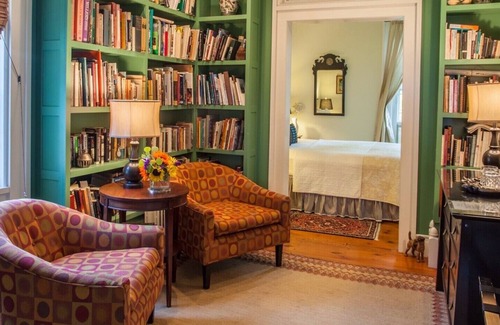 Ithaca House | Farmhouse Luxury Sleeps six Great location Majestic views and cozy atmosphere