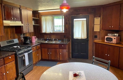 Freshwater House | Farmhouse on Cannabis Farm - Cabin Feel