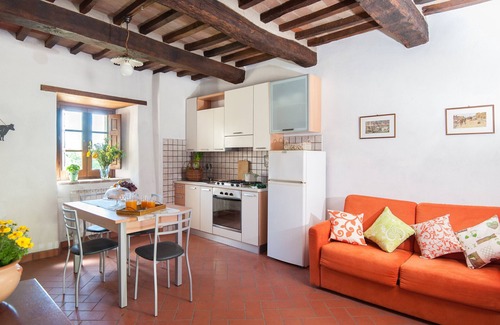 Mercatale di Cortona Other | Farmhouse "Pilari Appartamento Stalla" with Shared Pool, Private Terrace & Wi-Fi