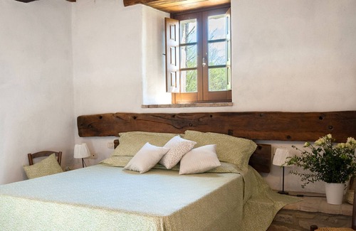 Mercatale di Cortona Other | Farmhouse "Pilari Appartamento Stalla" with Shared Pool, Private Terrace & Wi-Fi