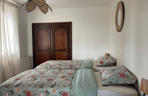 Montbrison Other | Farmhouse, renovated, 5 bedrooms, 10 people, swimming pool, bowling green, very quiet.