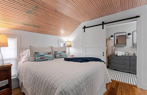 Fredericksburg Other | Farmhouse Stay 290 Wine Trail | Hot Tub | Fire Pit