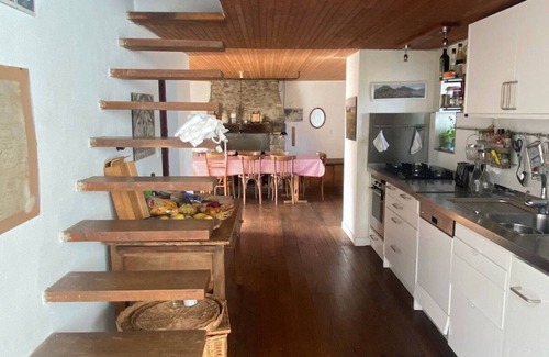 Locmaria House | Farmhouse with large garden surrounded by sea