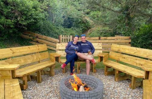 Bryn-crug House | Farmhouse with Log Fire & On-Site Dog Field